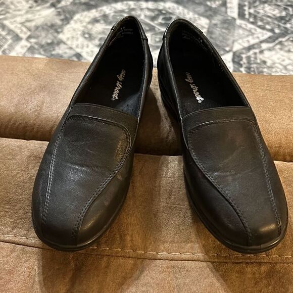 Easy Street Women's Gage Flat. Size 7. Black. EUC - Picture 1 of 10